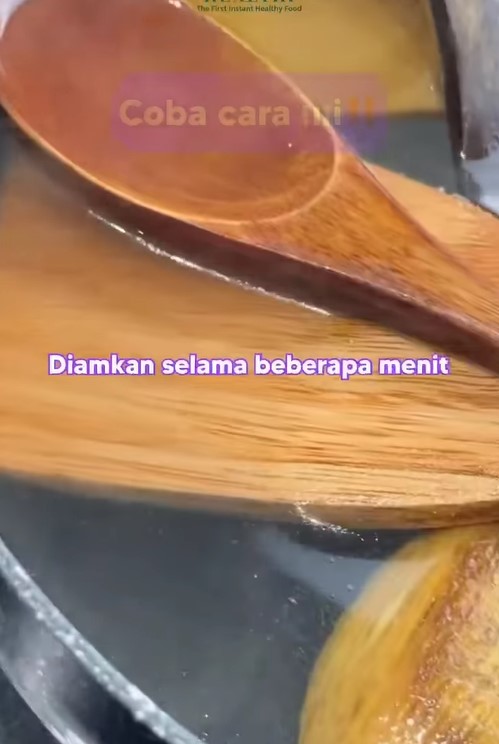 Trik ampuh hilangkan bau dan jamur pada sutil kayu modal garam dan cuka dapur
