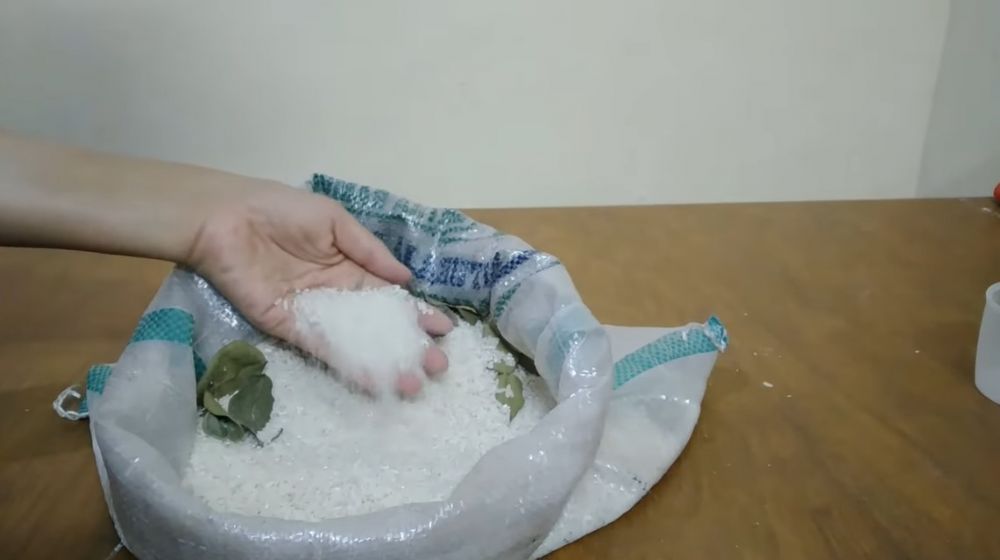 Beras karung tahan lama bebas kutu, tambah daun jeruk purut saja, ini caranya