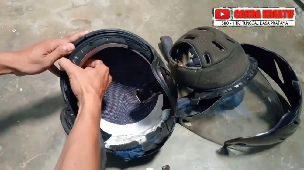 Helm bau keringat? Basmi apek dengan 1 bahan dapur dan detergen simpel