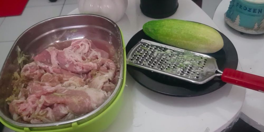 Daging kulkas bau amis? Gunakan bahan dapur ini agar masakan lebih lezat