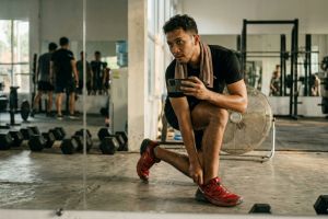 30 Caption mirror selfie gym, ide kata-kata estetik untuk pamer progres workout