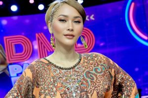 Persiapan sudah 100%, Inul Daratista curhat gagal berangkat umrah karena situasi geopolitik memanas