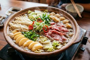 Resep hot pot hangat untuk bukber yang nikmat dan masaknya nggak ribet, siap hangatkan suasana