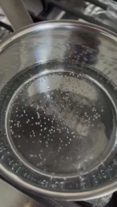 Tips hemat hilangkan bau terasi dan ikan goreng di dapur pakai cuka