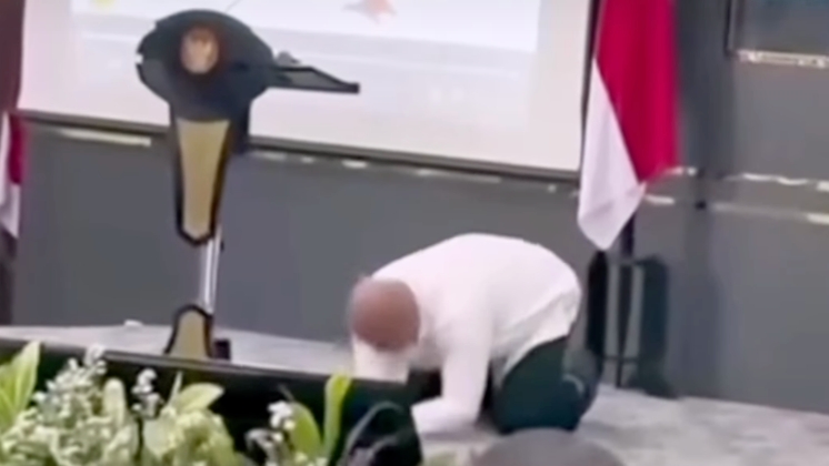 Kisah di balik aksi sujud Bupati Nias Utara: 80 Tahun merdeka belum ada listrik