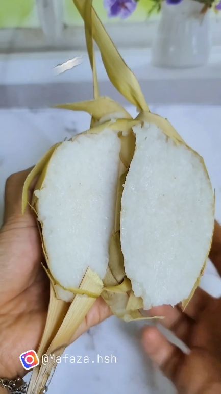 Trik rahasia ketupat Lebaran matang sempurna hanya 30 menit, janur tetap hijau cerah