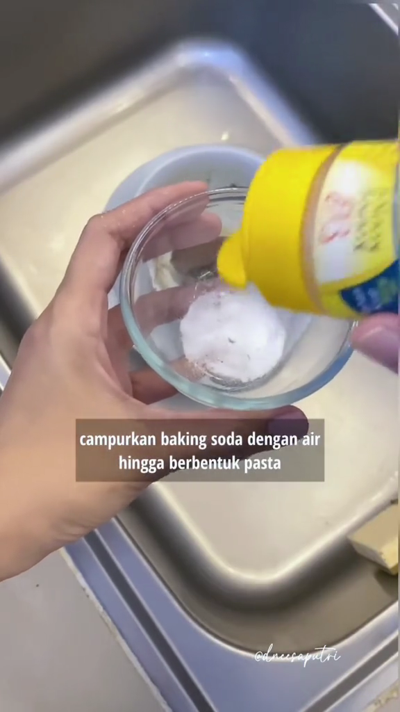 Pantas saja masih kuning, ternyata begini cara benar bersihkan noda lemak di teflon