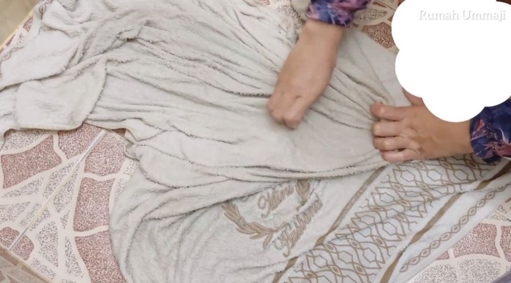 Pantas saja tetap kotor, ternyata begini cara cuci handuk dekil biar putih bersih