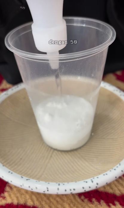 Modal baking soda, akhirnya kamar mandi nggak bau pesing lagi walau banyak tamu