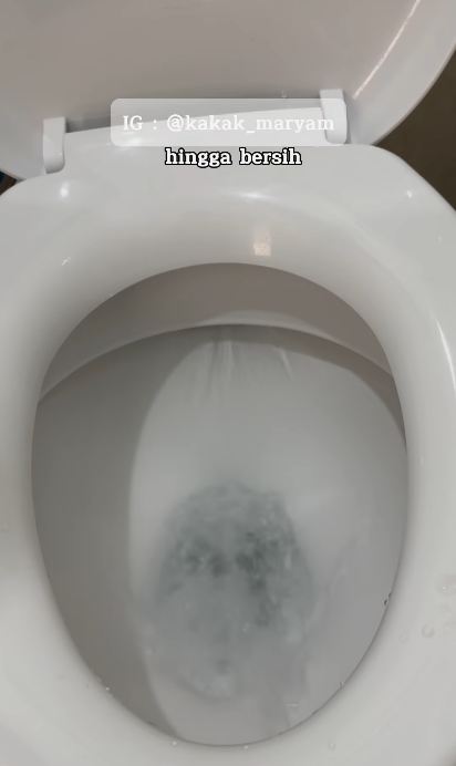 Modal baking soda, akhirnya kamar mandi nggak bau pesing lagi walau banyak tamu