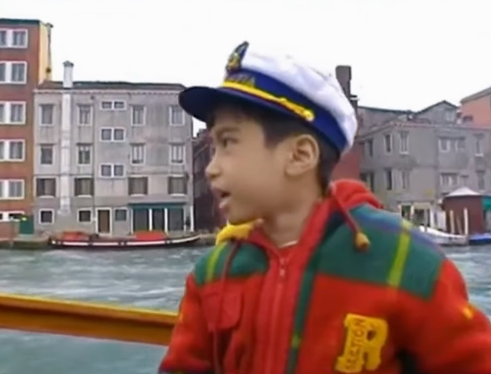 5 Potret Vidi Aldiano cilik di Eropa, disebut tajir dari kecil bahkan keluarga punya kastil