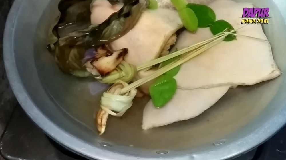 Hemat gas! Trik rebus kikil cepat empuk untuk menu Lebaran walau tanpa presto