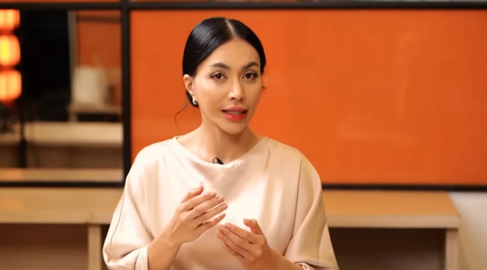 Klarifikasi Denada Soal Ayah Ressa Rossano YouTube/Feni Rose Official; Instagram/@denadaindonesia