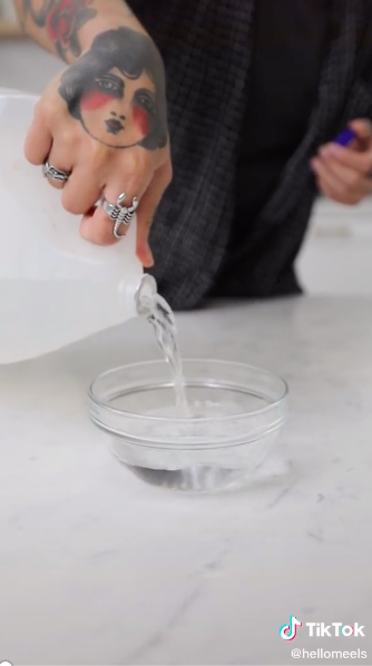 Selama ini salah cara membersihkan wajan stainless, padahal solusinya cuma butuh cuka