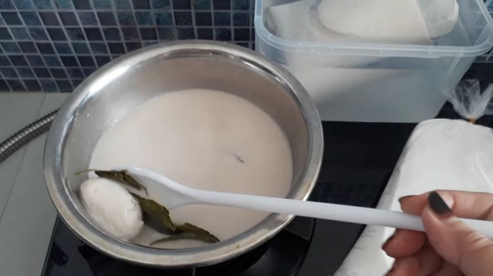 Cara benar mencairkan santan beku untuk rendang dan opor Lebaran