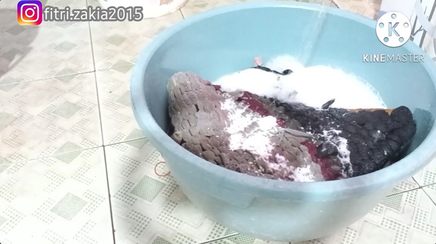 Cara praktis cuci keset dekil biar tamu Lebaran betah dan nyaman lesehan