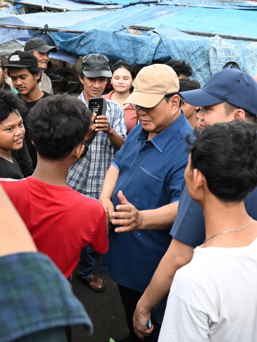 5 Momen Presiden Prabowo blusukan ke bantaran rel kereta Senen, rencanakan hunian layak bagi warga 