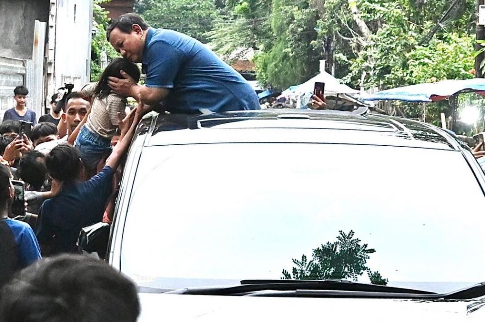 5 Momen Presiden Prabowo blusukan ke bantaran rel kereta Senen, rencanakan hunian layak bagi warga 