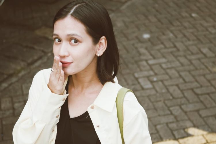 Dea Annisa luruskan kabar tunda pernikahan demi biayai pendidikan saudara