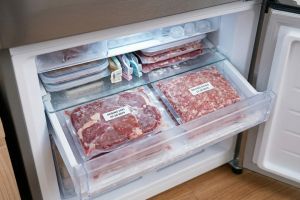 Cara simpan stok daging buat kamu yang pakai kulkas 1 pintu agar tidak cepat rusak