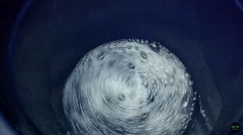 Bintik hitam di handuk susah hilang? ini trik cuci pakai micin dan sabun cuci piring