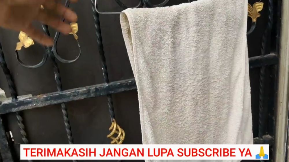 Bintik hitam di handuk susah hilang? ini trik cuci pakai micin dan sabun cuci piring