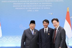 Prabowo bangga bertemu Sugianto di Seoul, pekerja migran WNI yang gendong 7 lansia selamat dari api