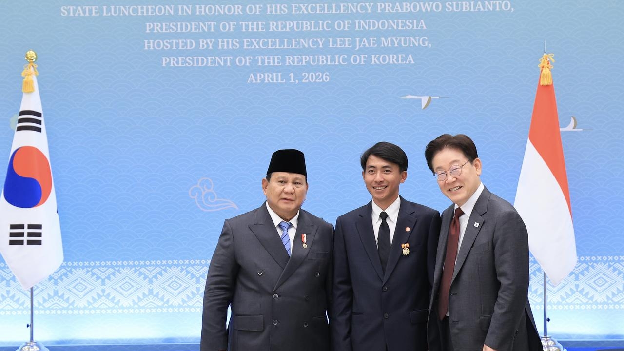 Prabowo bangga bertemu Sugianto di Seoul, pekerja migran WNI yang gendong 7 lansia selamat dari api