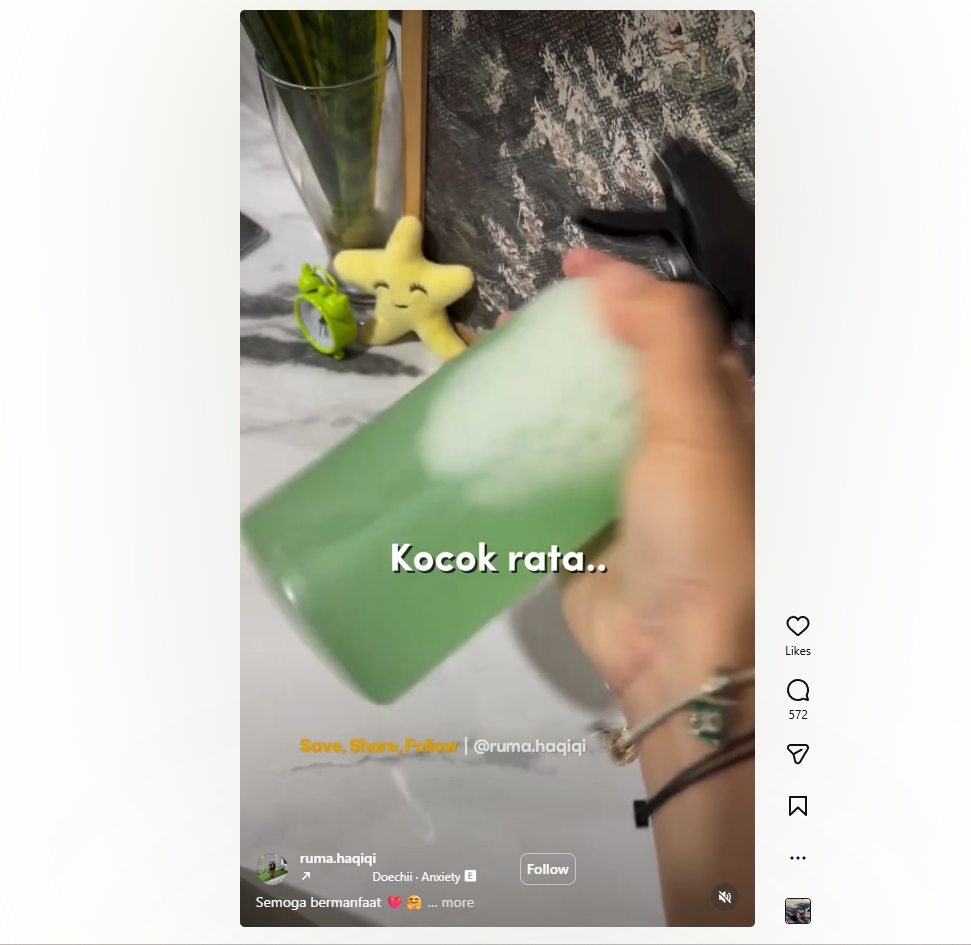 Cara membuat cairan pembersih dapur sendiri, ampuh usir lemak di kompor dan wastafel