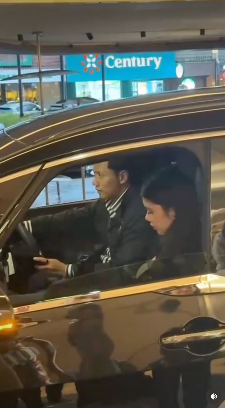 5 Potret hangat AHY jemput AHY Junior pulang ke rumah, aksi gendong baby hati-hati penuh sayang