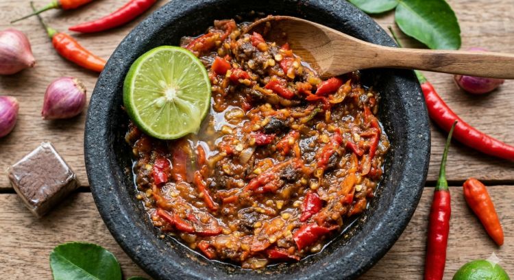 Cara bikin sambal terasi mentah yang tidak cepat basi dan tips penyimpanan yang benar