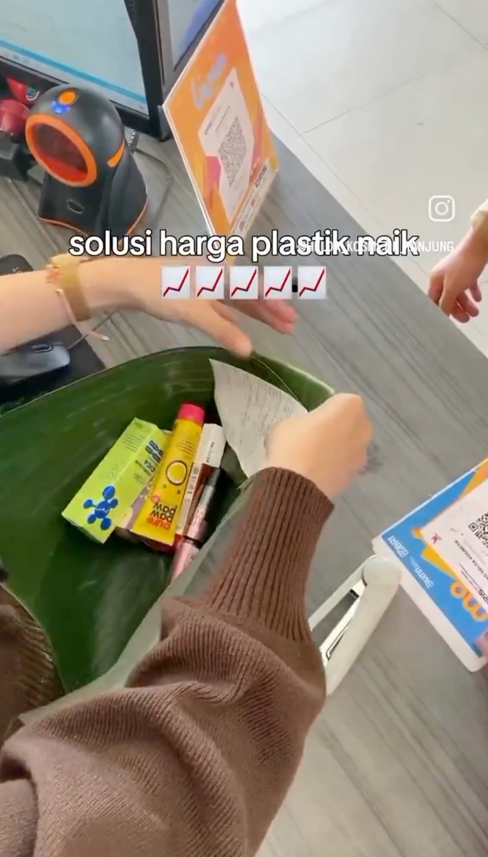 Harga plastik naik, beli slice cake serasa beli nasi pecel pincuk, intip 9 potret lucu kreasi warga