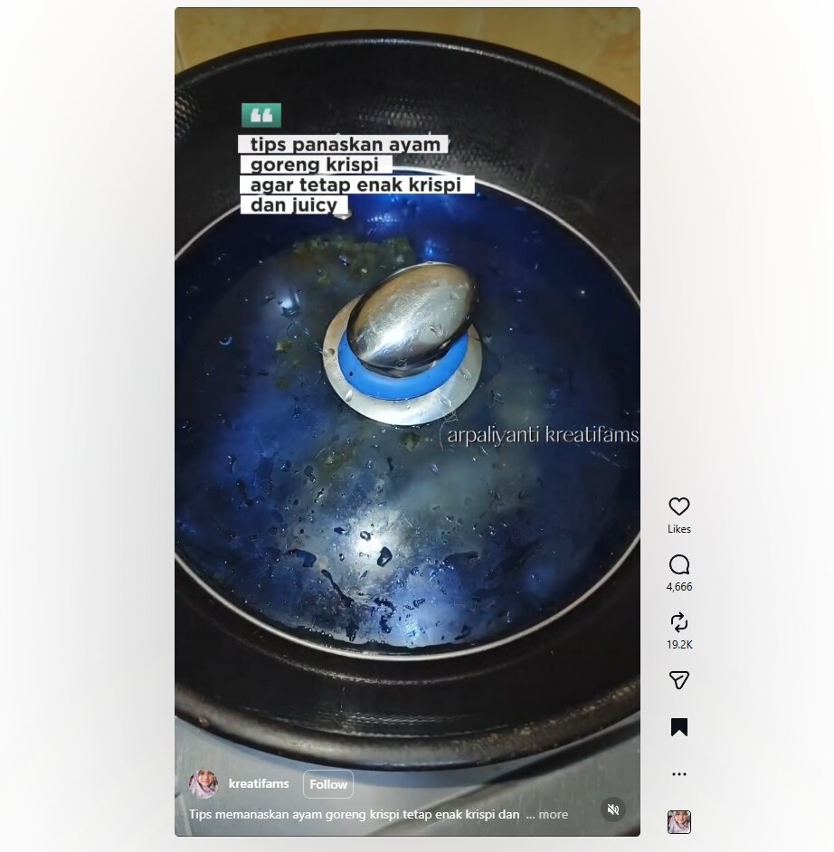 Cuma pakai es batu, begini cara panaskan ayam krispi tanpa digoreng, tetap renyah dan juicy