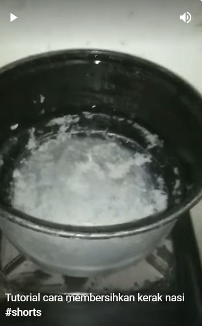 Kerak nasi di rice cooker langsung luruh pakai cara ini, tanpa sikat kasar, tanpa rendam lama