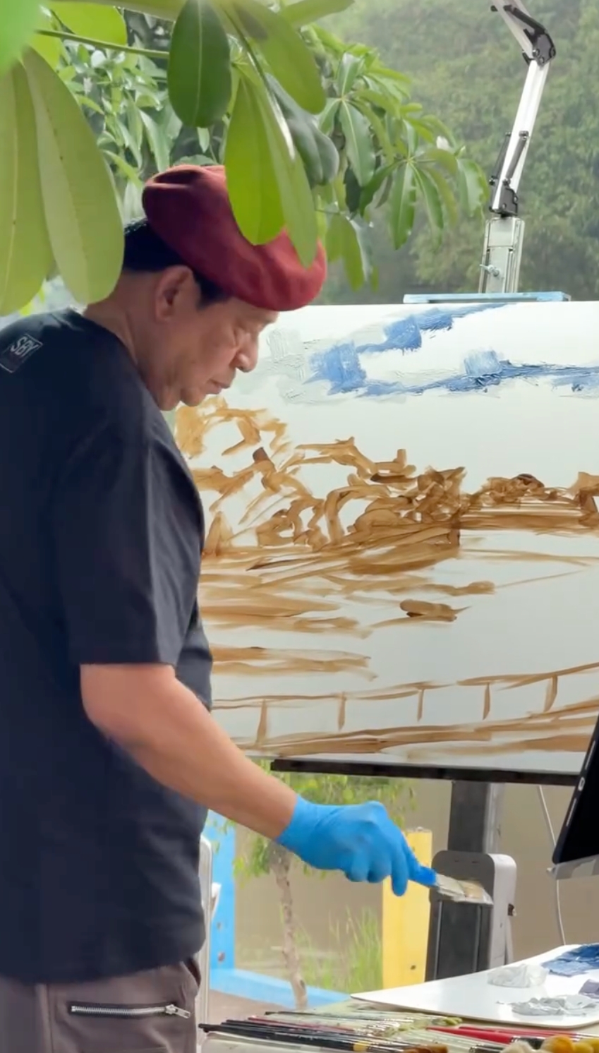 11 Potret semangat SBY melukis di tepi Bengawan Solo meski diguyur hujan