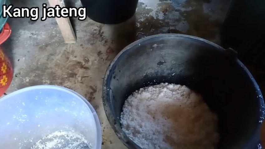 Santan segar awet seharian tanpa kulkas? Ini trik dari pedagang es dawet keliling