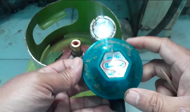 Cara memperbaiki regulator gas mampet sendiri di rumah, cukup dengan tusuk gigi