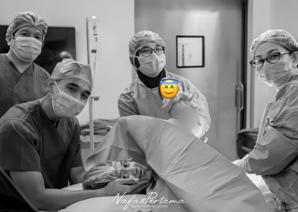 7 Potret momen haru kelahiran Ebrahim Khalif Nadirizky, putra pertama Rizky Ridho dan Sendy Aulia