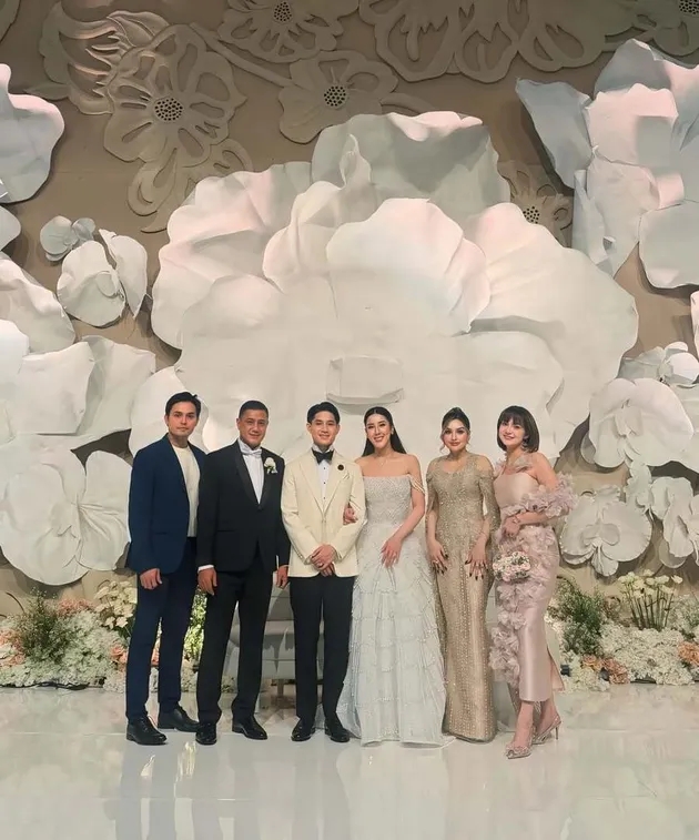 Pernikahan Teuku Rassya berbagai sumber