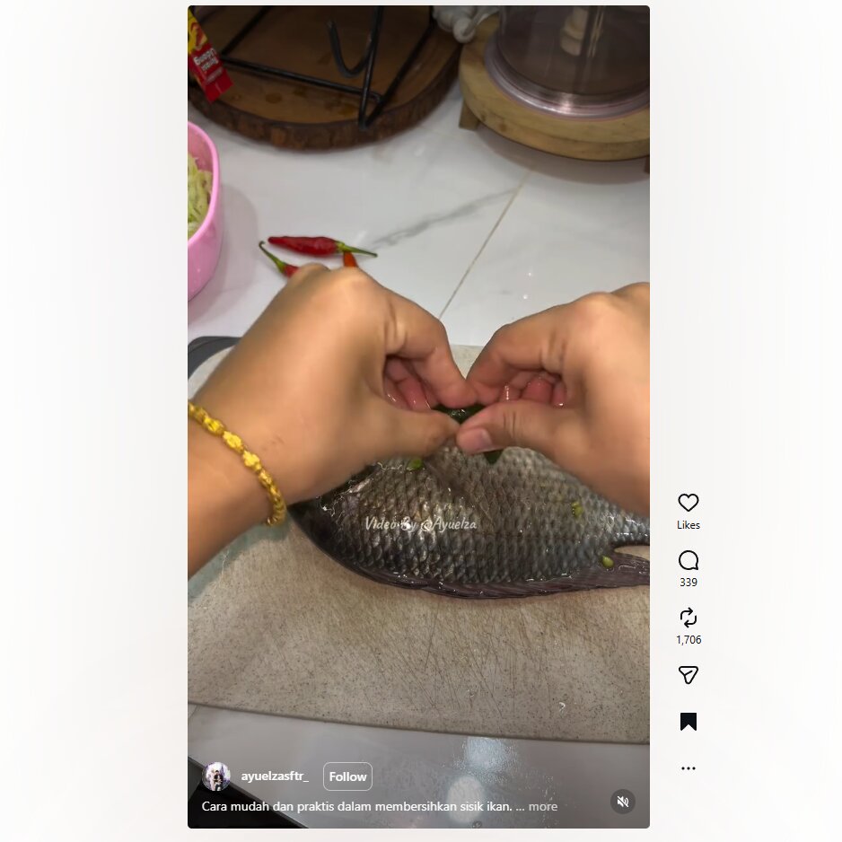 Nggak perlu pisau! Begini cara bersihkan sisik ikan cuma pakai garam & jeruk, lebih praktis