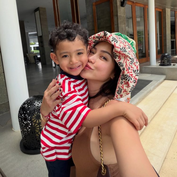 Respons bijak Jessica Iskandar saat buah hatinya terpengaruh ucapan negatif teman