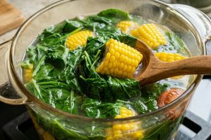 Resep sayur bayam bening segar & sehat, simpel tapi bikin nambah nasi