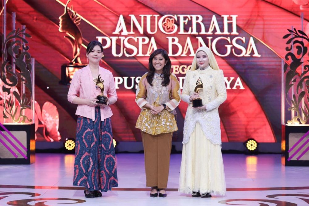 Kataline Darmono terima penghargaan Puspa Adi Daya berkat dedikasinya di Khong Guan Group