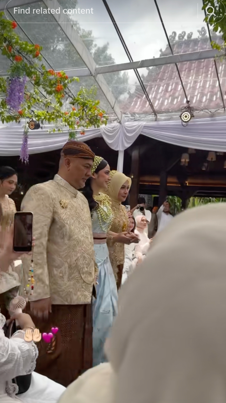 5 Potret momen sakral siraman Syifa Hadju jelang pernikahan dengan El Rumi, tampil cantik flawless