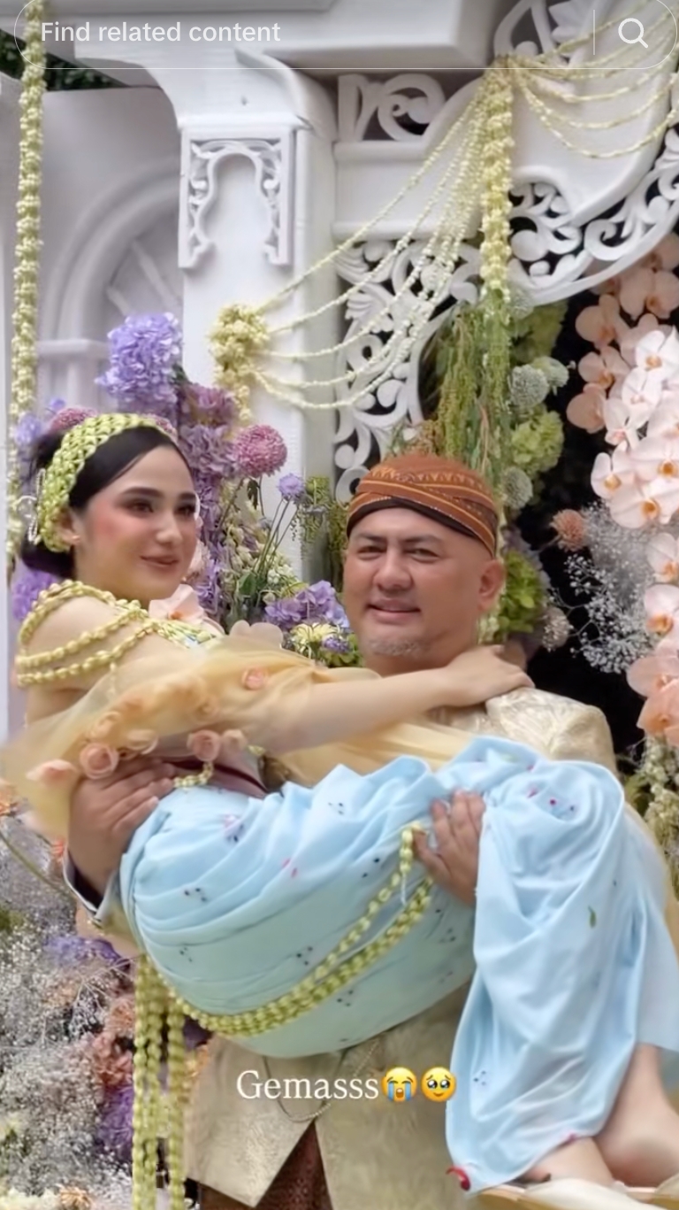 5 Potret momen sakral siraman Syifa Hadju jelang pernikahan dengan El Rumi, tampil cantik flawless