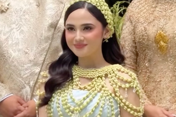 5 Potret momen sakral siraman Syifa Hadju jelang pernikahan dengan El Rumi, tampil cantik flawless