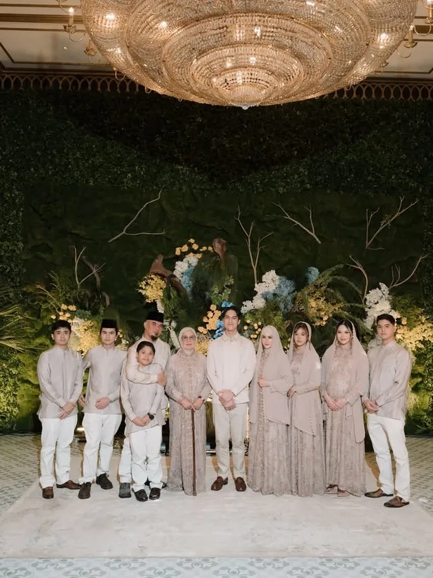 5 Detail penampilan Mulan Jameela saat siraman & pengajian pernikahan El Rumi dan Syifa Hadju