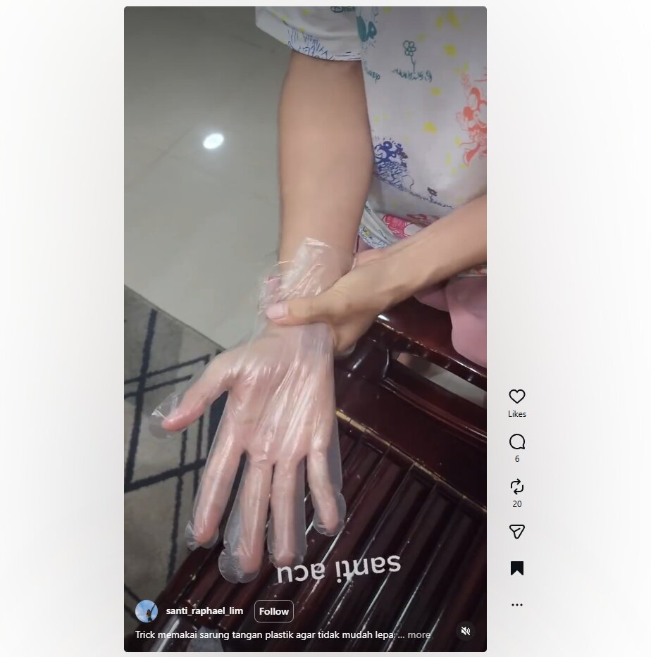 Trik pakai sarung tangan plastik biar nggak mudah lepas saat masak