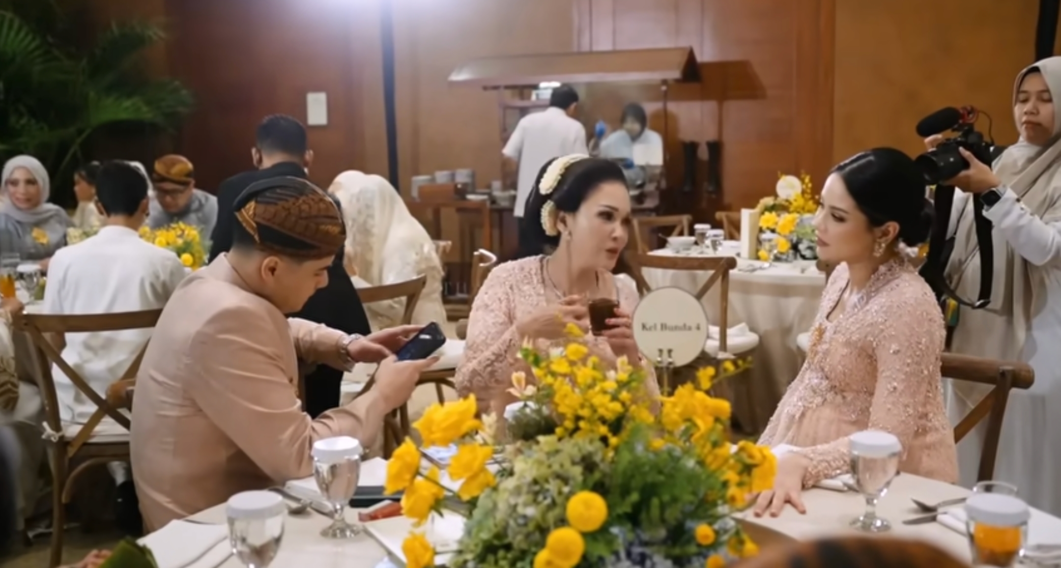 Momen Maia Estianty ajak bicara calon cucu, beri pesan soal waktu kelahiran yang bareng El Rumi nikah 