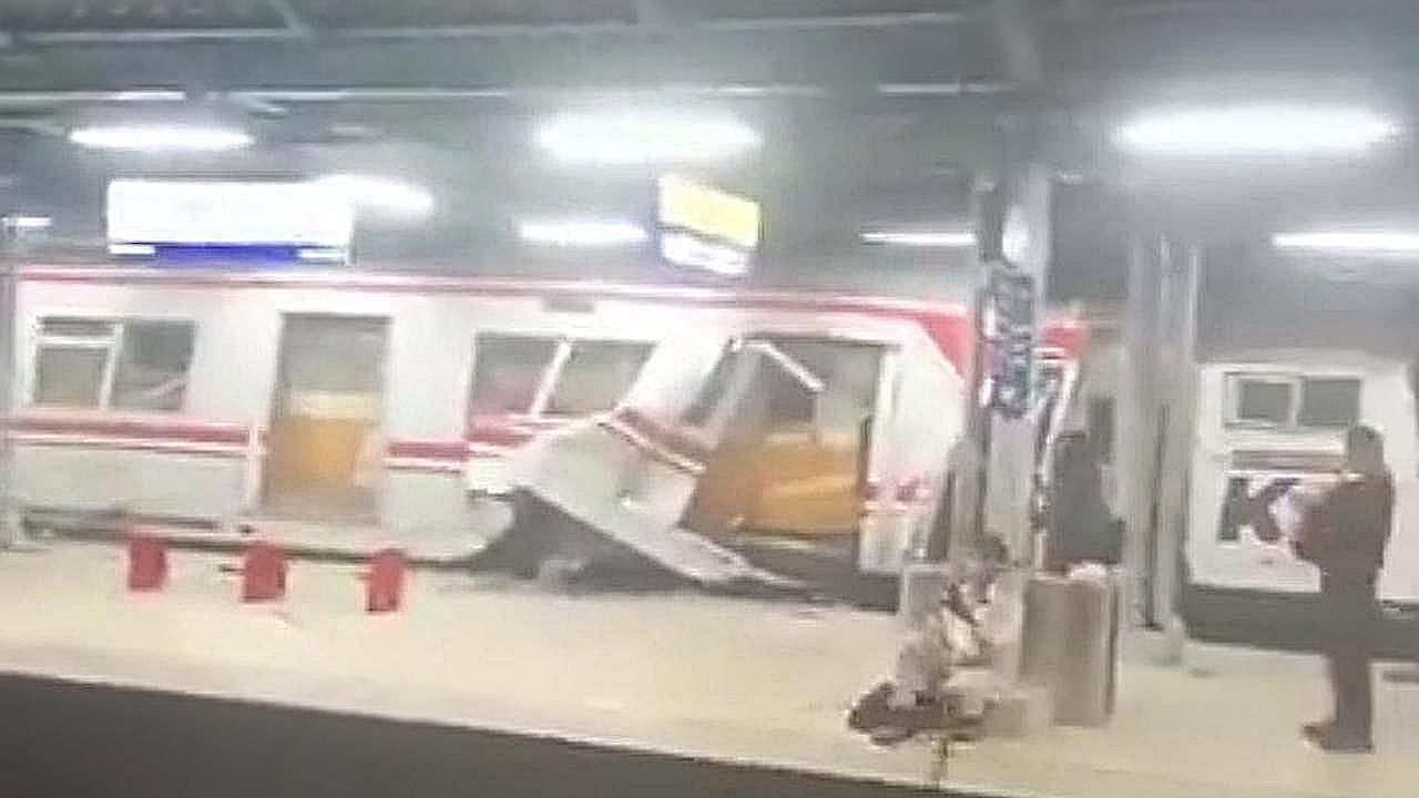 Kronologi kecelakaan KRL & Argo Bromo Anggrek di Bekasi Timur, berawal dari taksi tertabrak